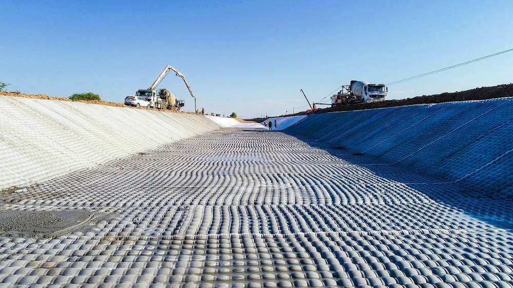 Installing Grouted Mattress for Canal Lining